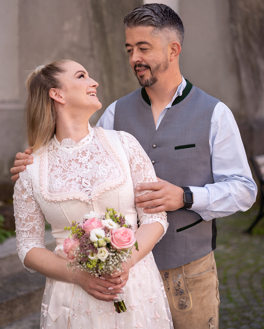 Brautpaar Hochzeitsshooting Dirndl Lederhose