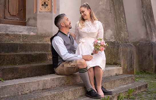 Hochzeitspaar Treppe Shooting