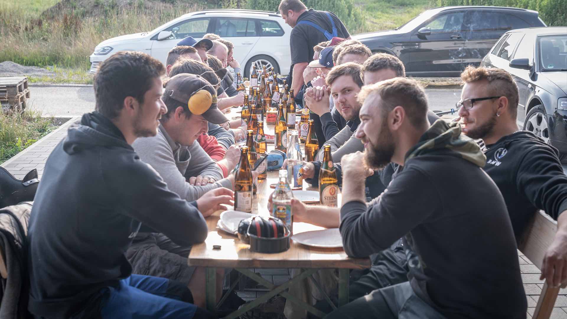 Hochzeitsreportage Hochzeitsfotograf Blumen Hochzeitsfeier