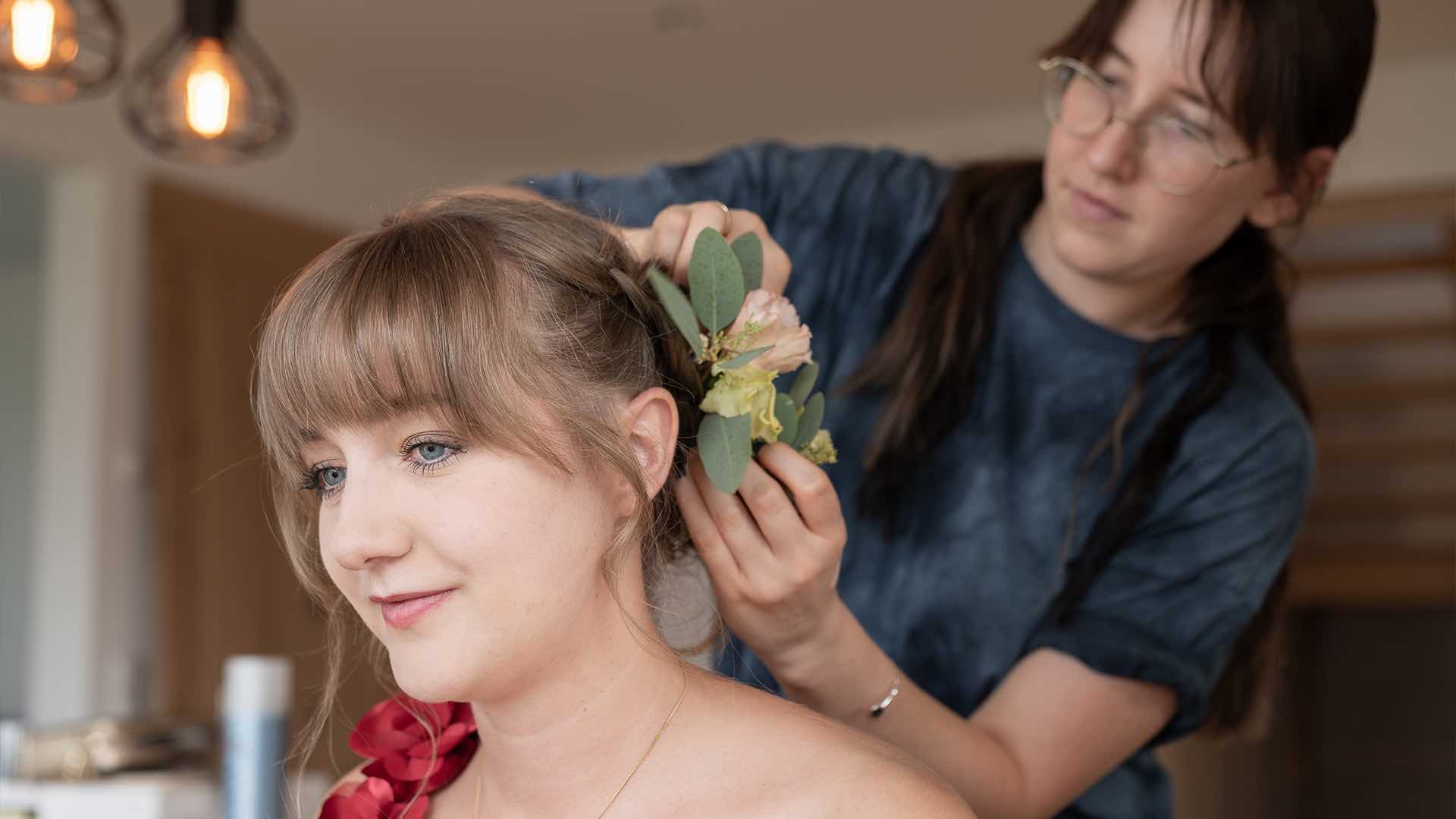 Hochzeitsreportage Hochzeitsfotograf Blumen Hochzeitsfeier