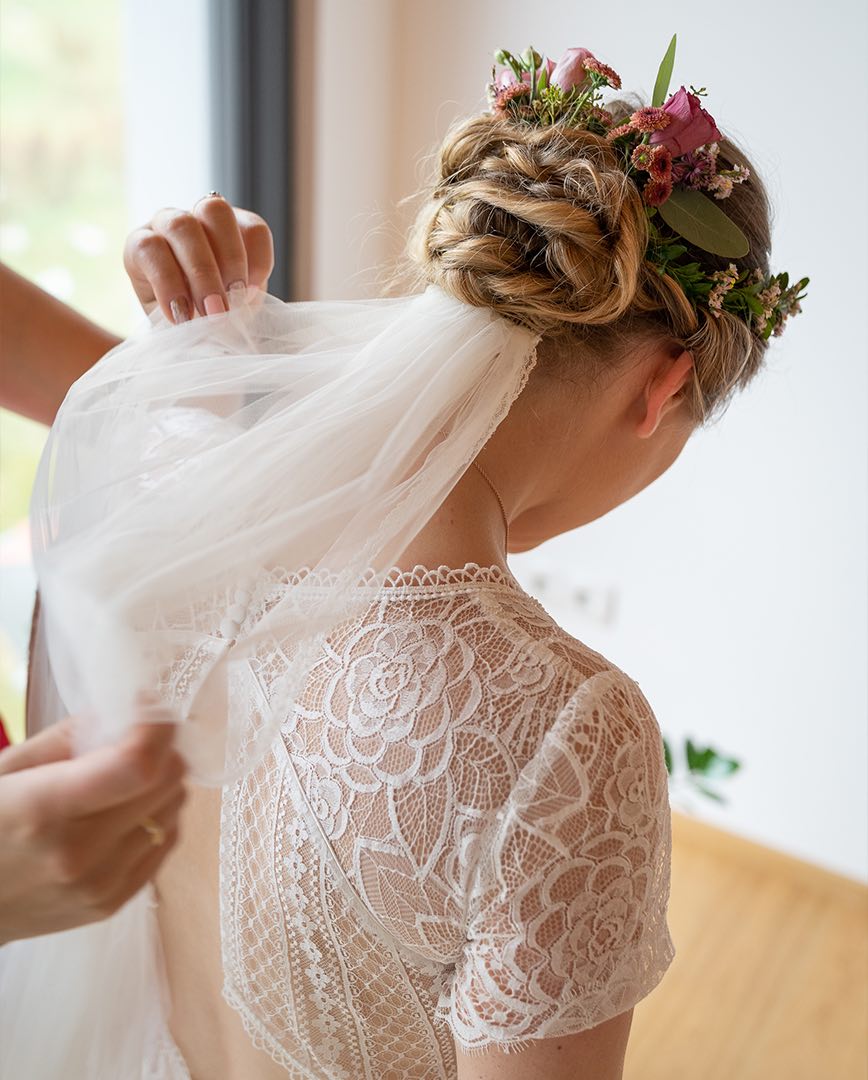 Hochzeitsreportage Hochzeitsfotograf Blumen Hochzeitsfeier