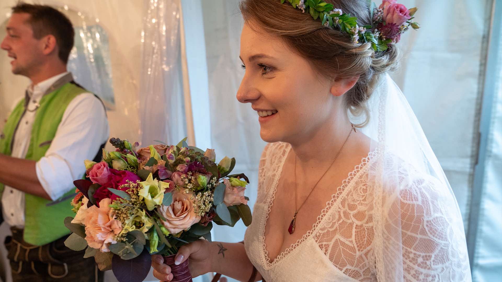 Hochzeitsreportage Hochzeitsfotograf Blumen Hochzeitsfeier