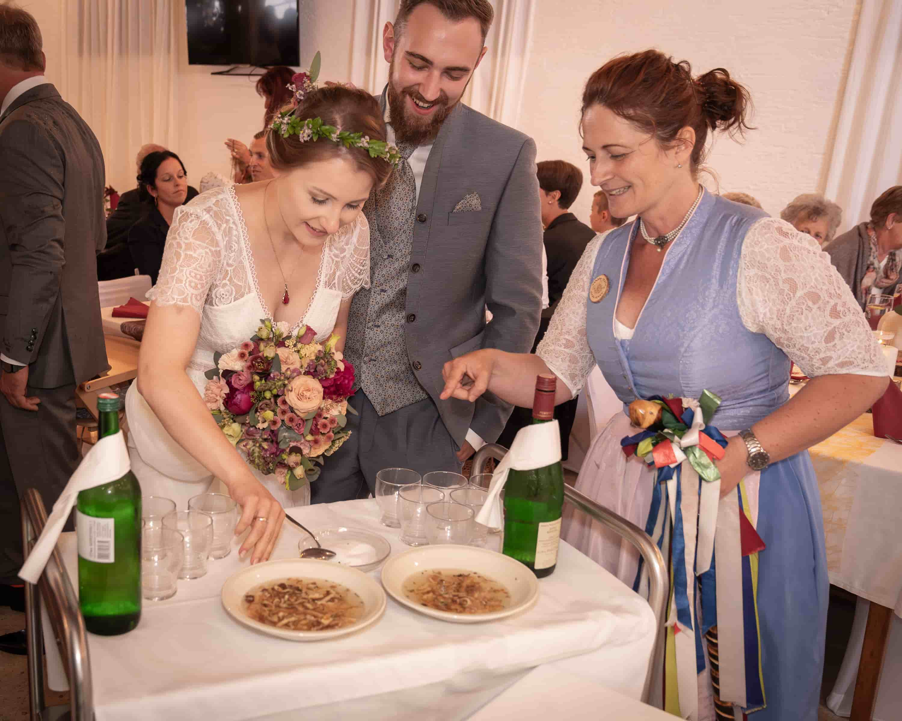 Hochzeitsreportage Hochzeitsfotograf Blumen Hochzeitsfeier