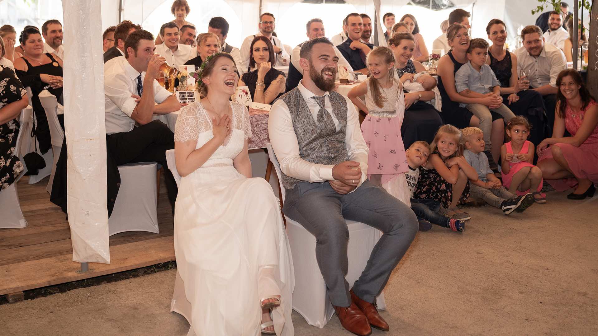 Hochzeitsreportage Hochzeitsfotograf Blumen Hochzeitsfeier