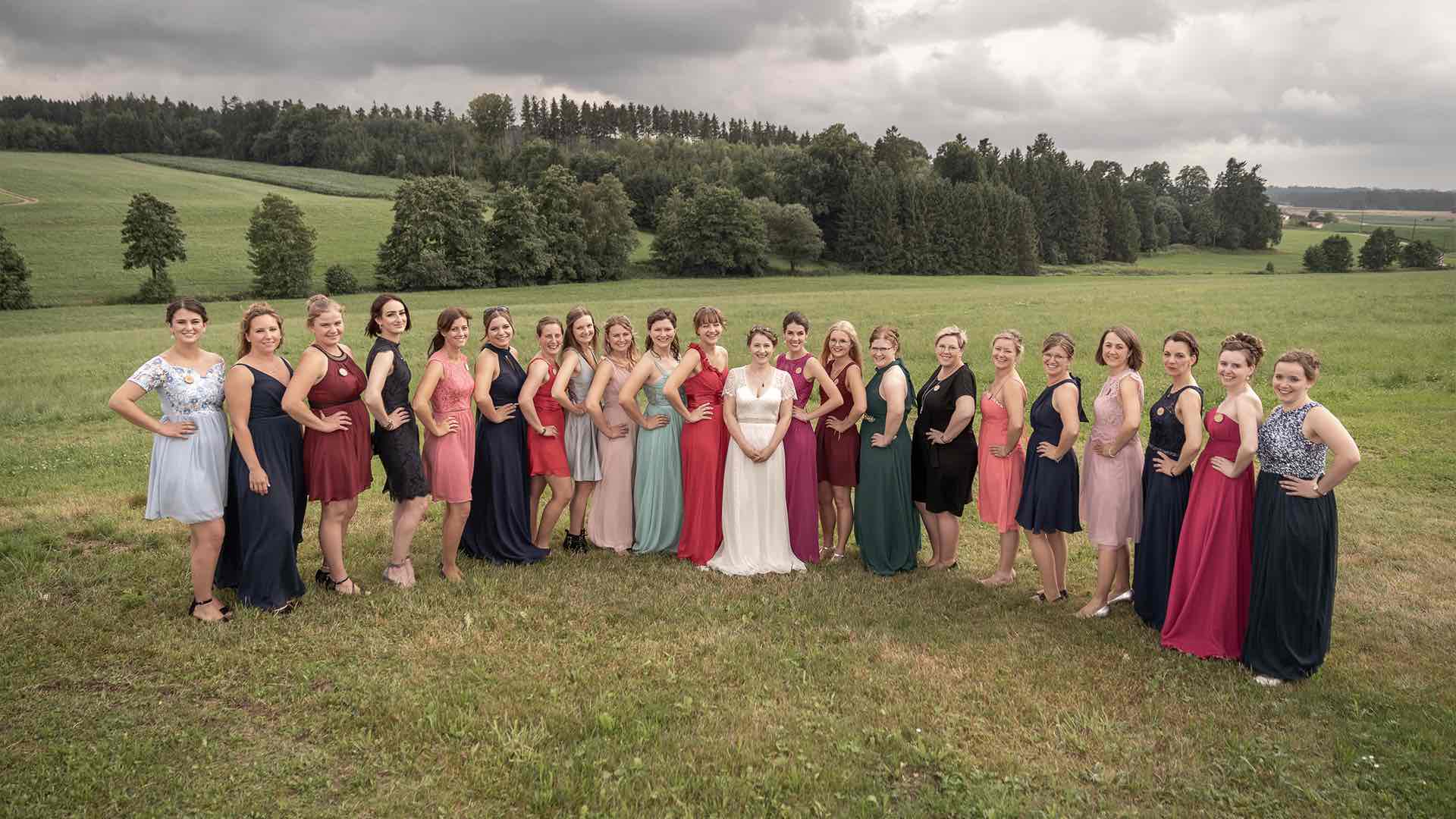 Hochzeitsreportage Hochzeitsfotograf Blumen Hochzeitsfeier