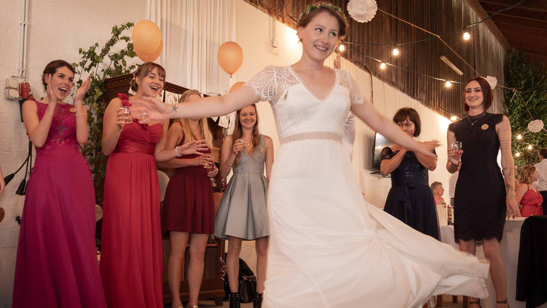 Hochzeitsreportage Hochzeitsfotograf Blumen Hochzeitsfeier