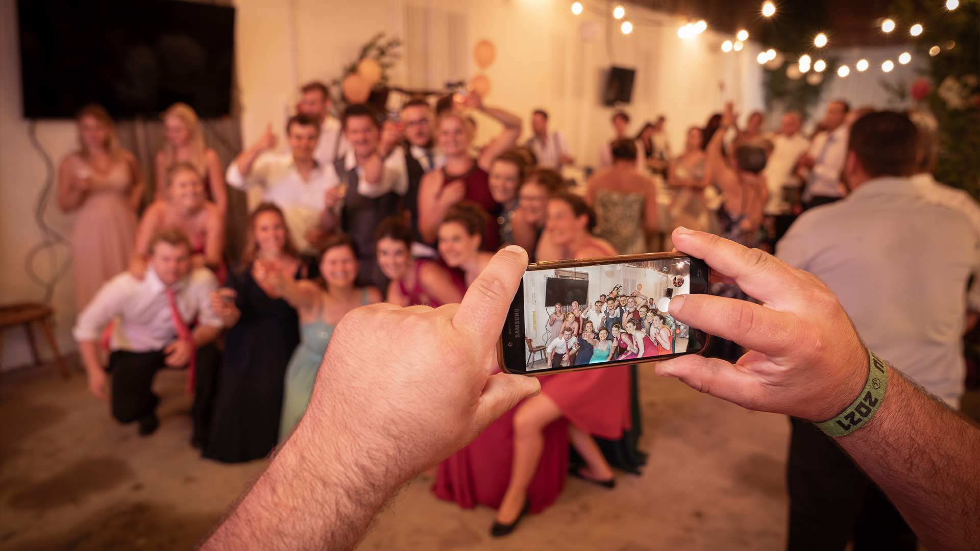 Hochzeitsreportage Hochzeitsfotograf Blumen Hochzeitsfeier