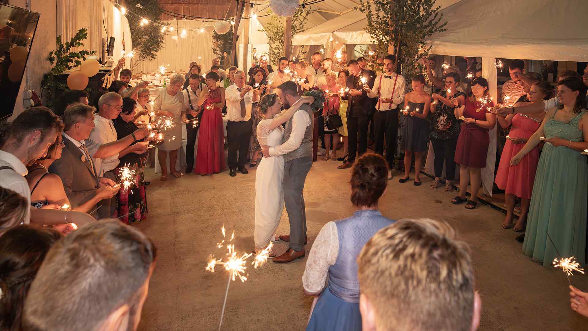 Hochzeitsreportage Hochzeitsfotograf Blumen Hochzeitsfeier