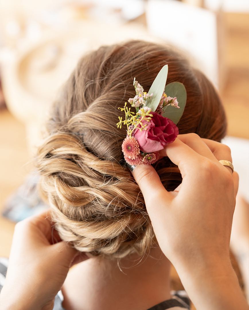 Hochzeitsreportage Hochzeitsfotograf Blumen Hochzeitsfeier