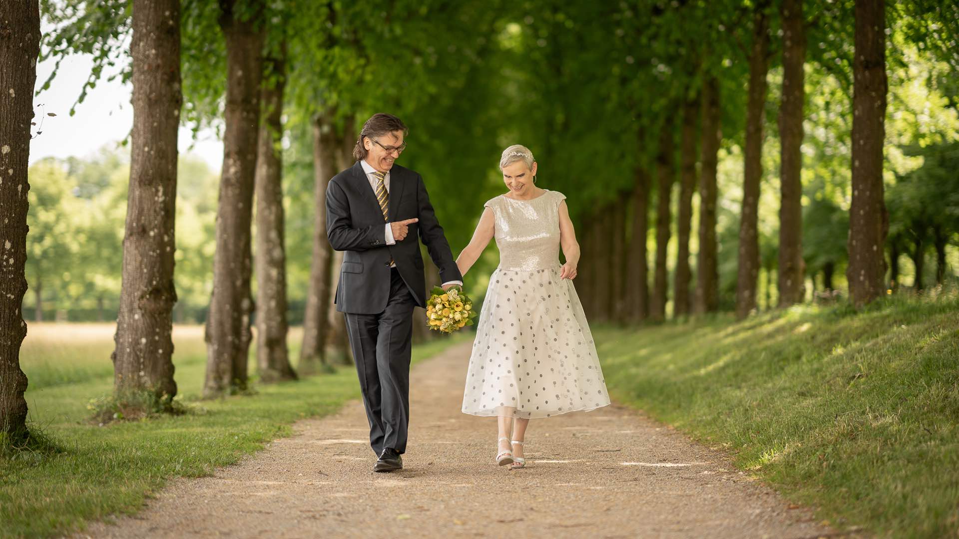 Hochzeitsfotografie Schlossgarten Park Outdoor Brautpaar