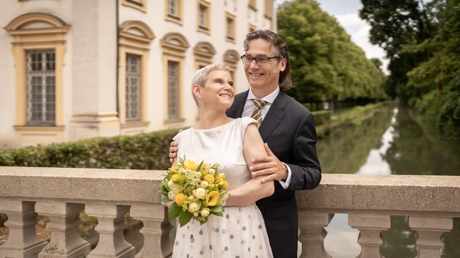 Hochzeitsfotografie Schlossgarten Park Outdoor Brautpaar