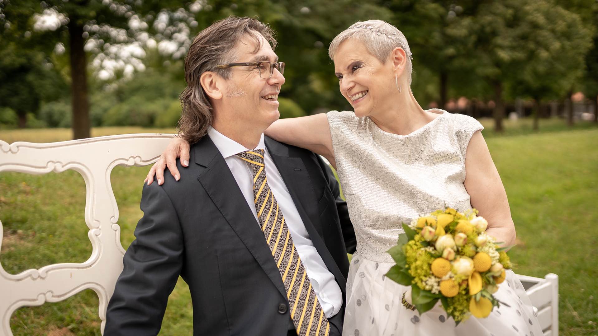 Hochzeitsfotografie Schlossgarten Park Outdoor Brautpaar