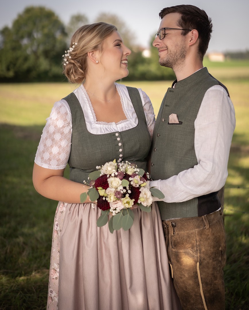 Brautpaar Tracht Hochzeitsfotos Tradition Natur