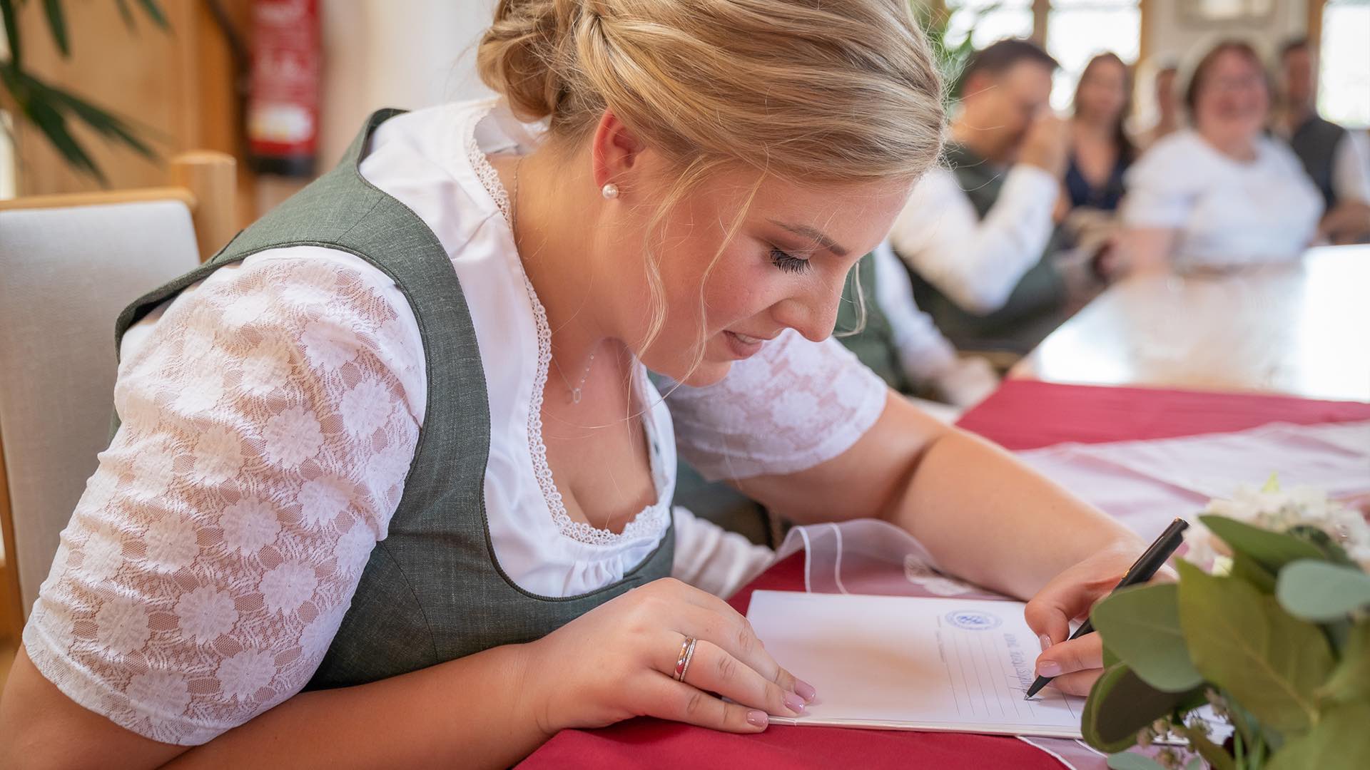 Brautpaar Tracht Hochzeitsfotos Tradition Natur